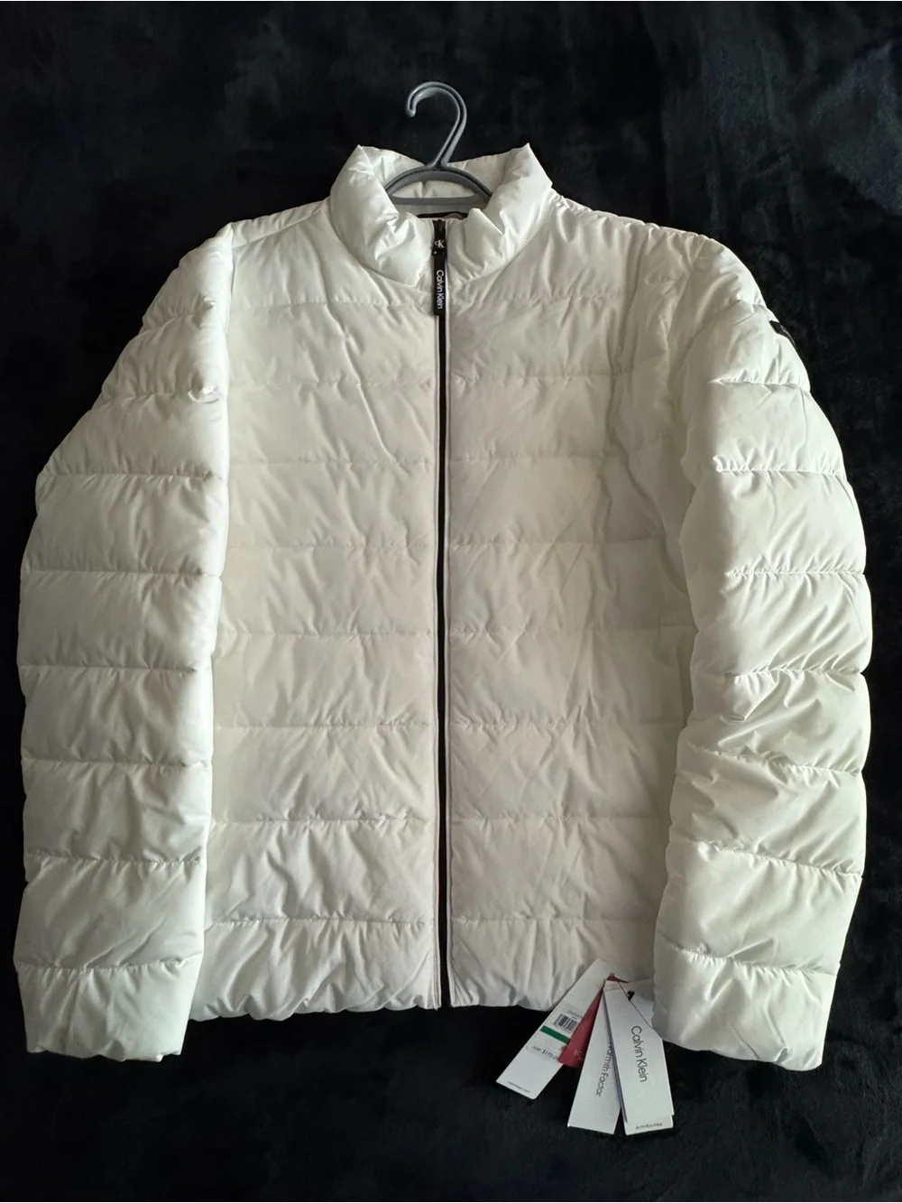Size L white puffer zip up
